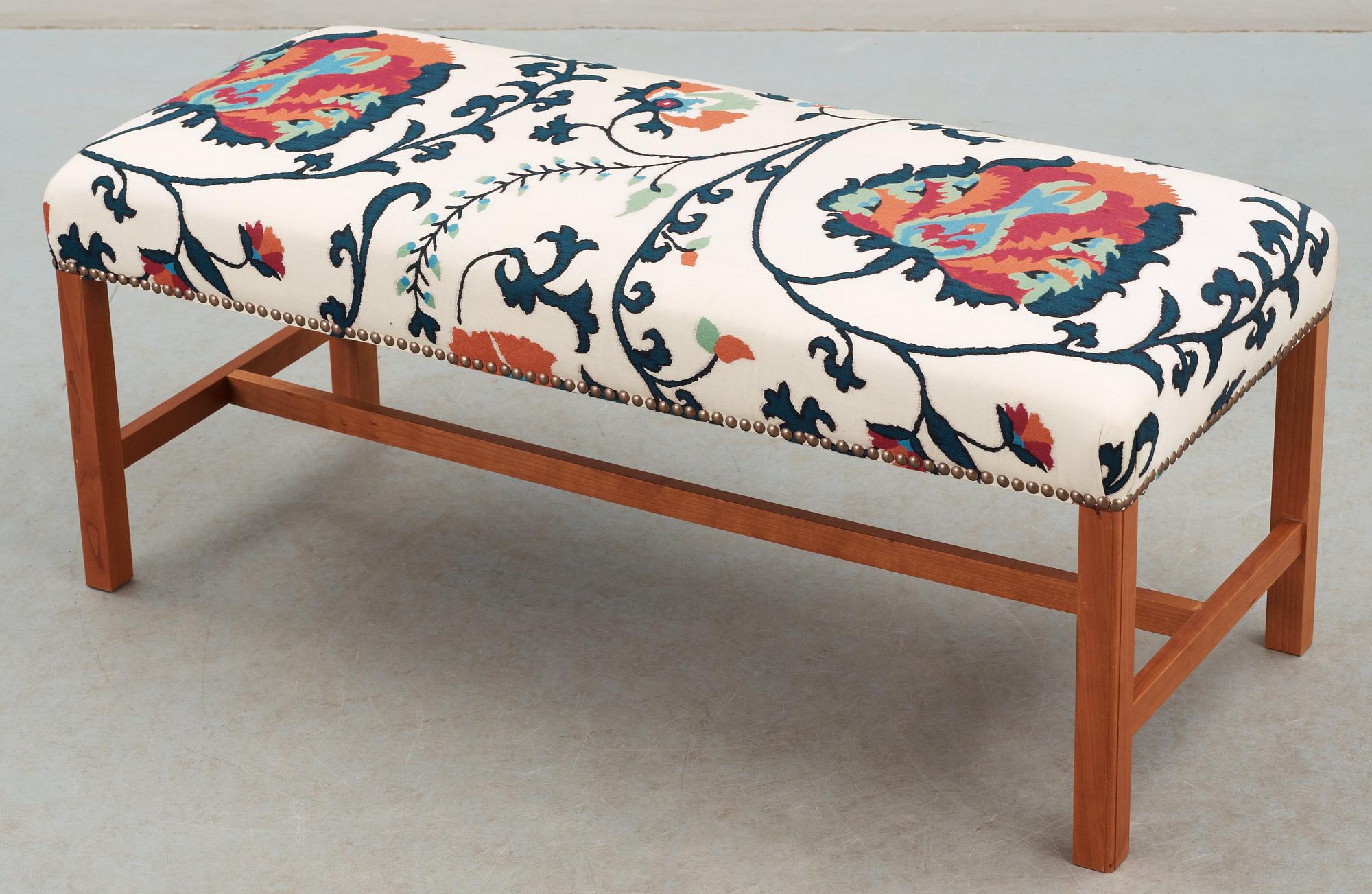 JOSEF FRANK, bänk, Firma Svenskt Tenn, modell 2082.
