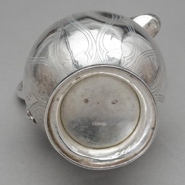 MJÖLKKANNA, silver, P Hertz, Köpenhamn, 1874. Vikt ca 242g.