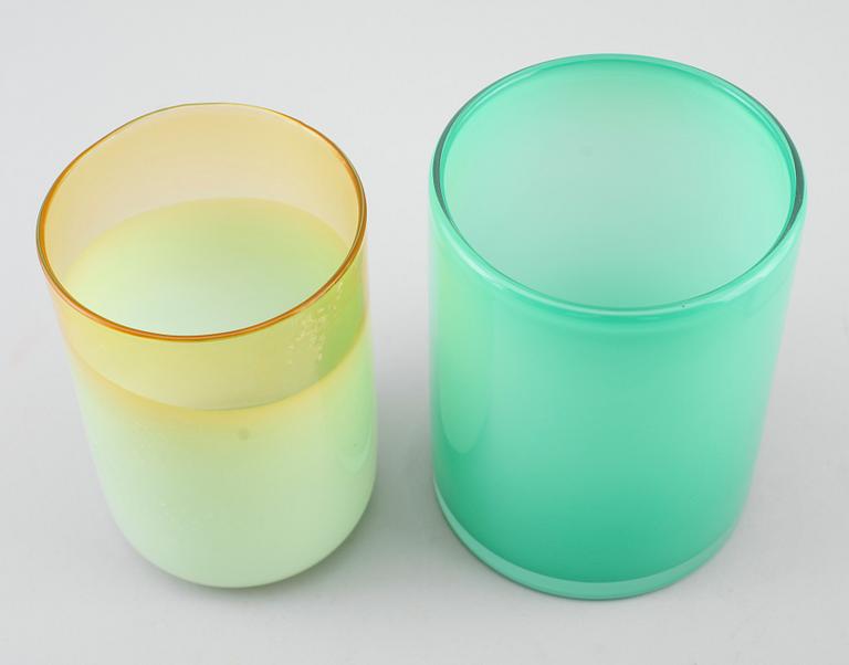 VASER, 2 st, glas, 1900-talets andra hälft.