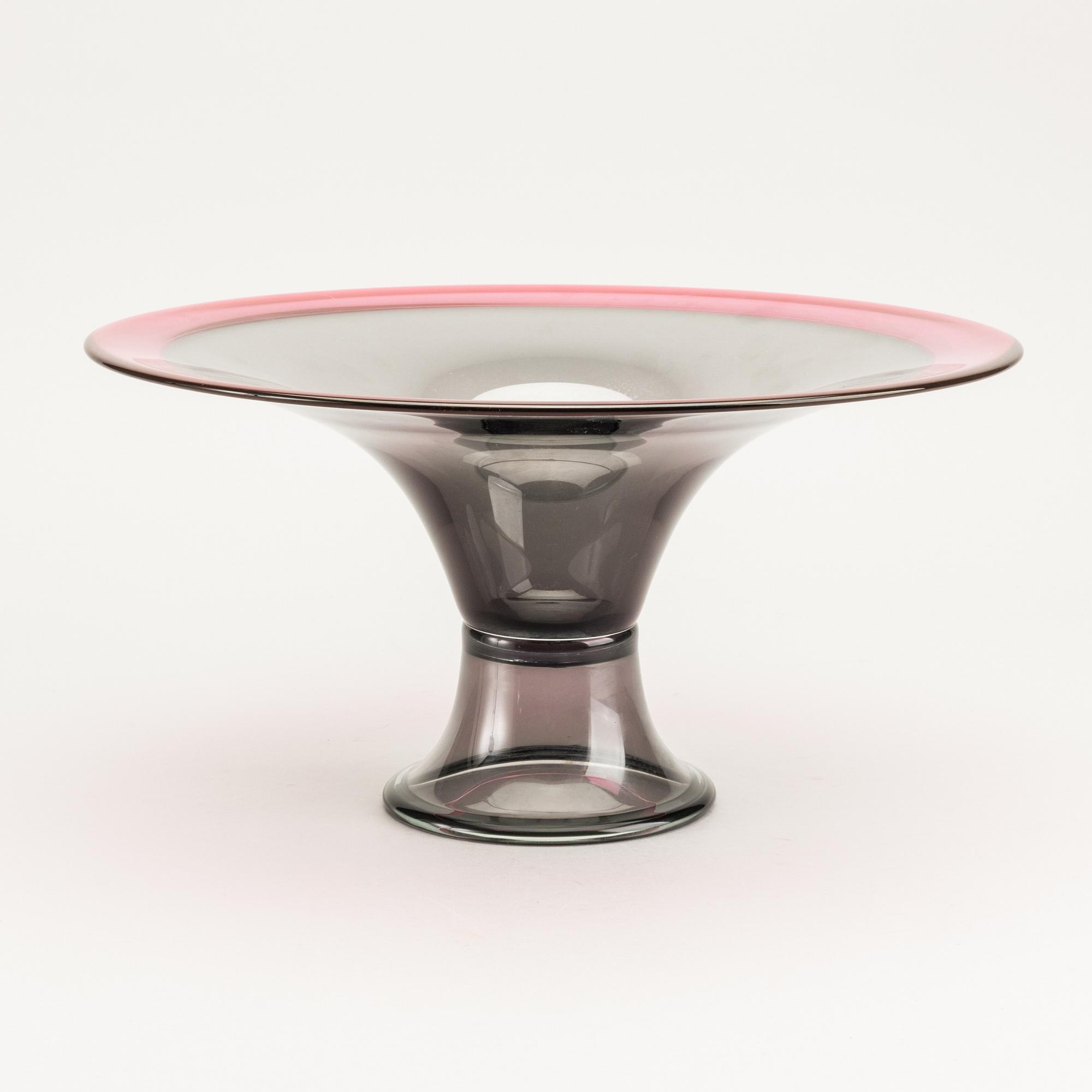 Wilke Adolfsson, bowl on foot signed and dated 89.