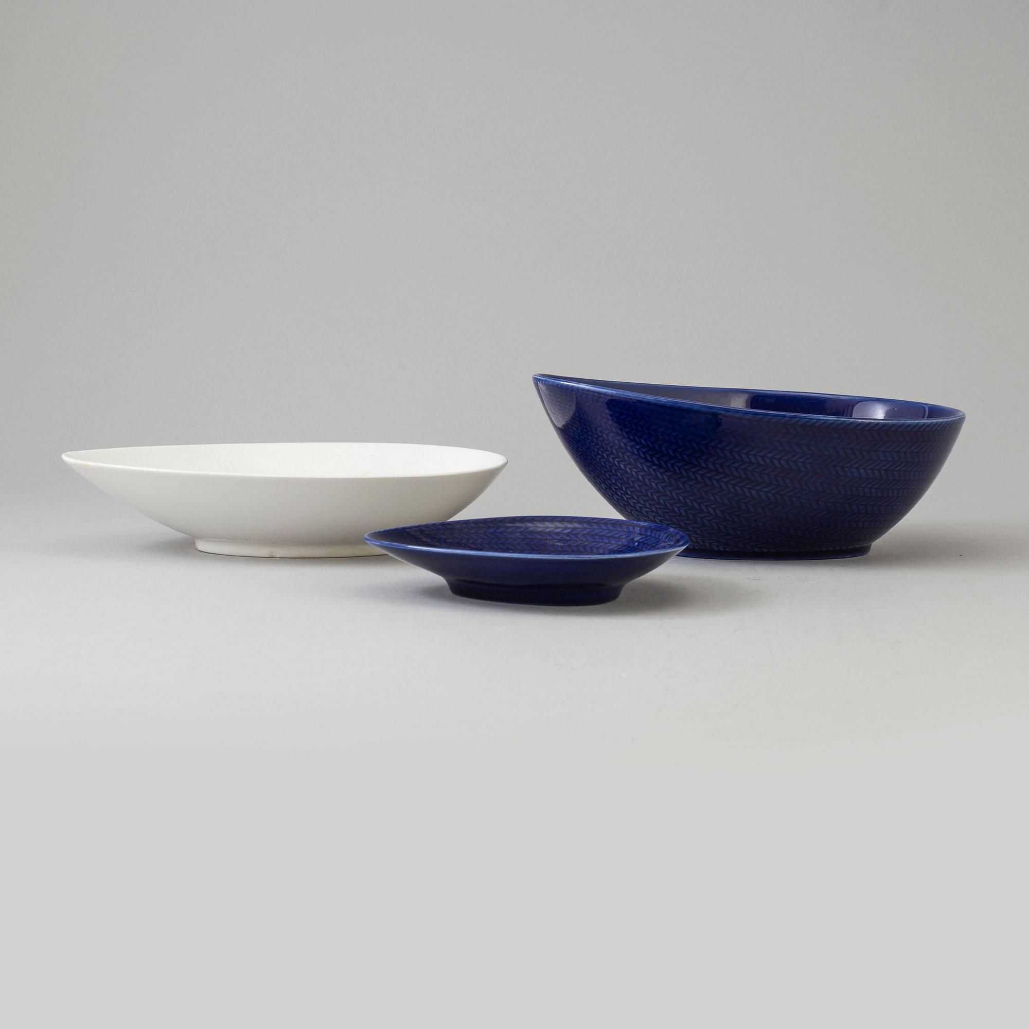 55 pcs of 'Blå Eld' porcelain service by Hertha Bengtsson fr Gustavsberg, second half of the 20th century.