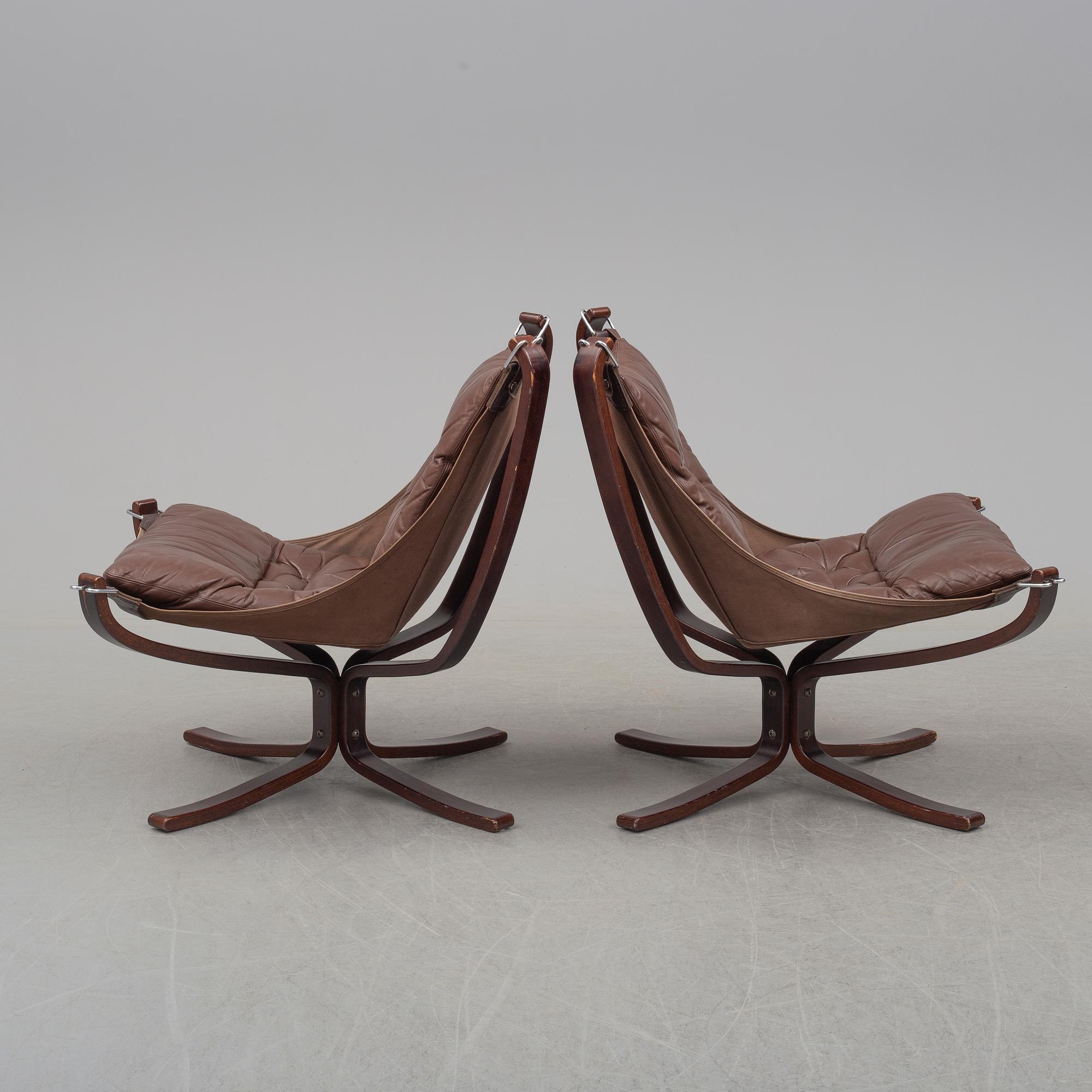 A pair of easy chairs and a table by Sigurd Ressel.