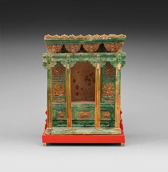 588. A potted green and yellow glazed model of a tempel/altar, Qing Dynasty, presumably 17th Century.