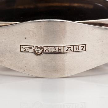Elis Kauppi, A silver necklace with a tiger's eye. Kuoittaan kultaa, Turku 1961.