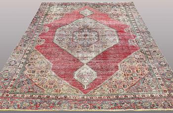 A CARPET, Oriental, ca 332 x 220 cm.