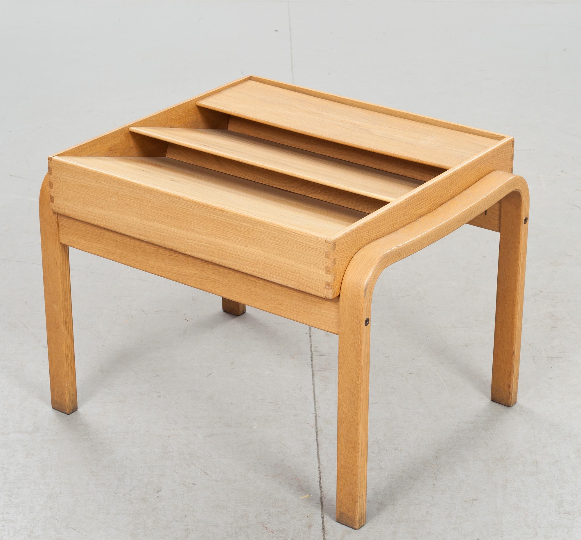 TIDSKRIFTSBORD, design Yngve Ekström, Swedese.