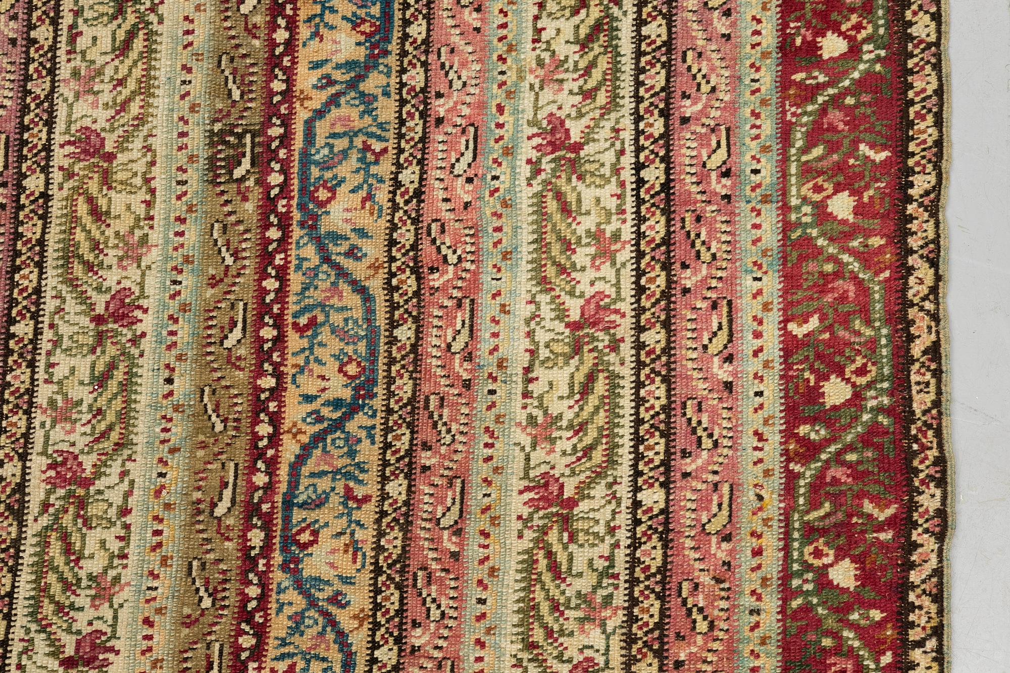 A rug, antique Gördes (Ghiordes), ca 206 x 113 cm.