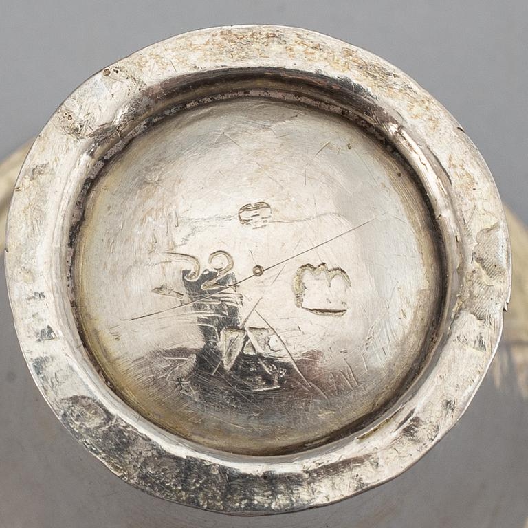 A mixed lot of four Swedish silver beakers, 1797-1818.