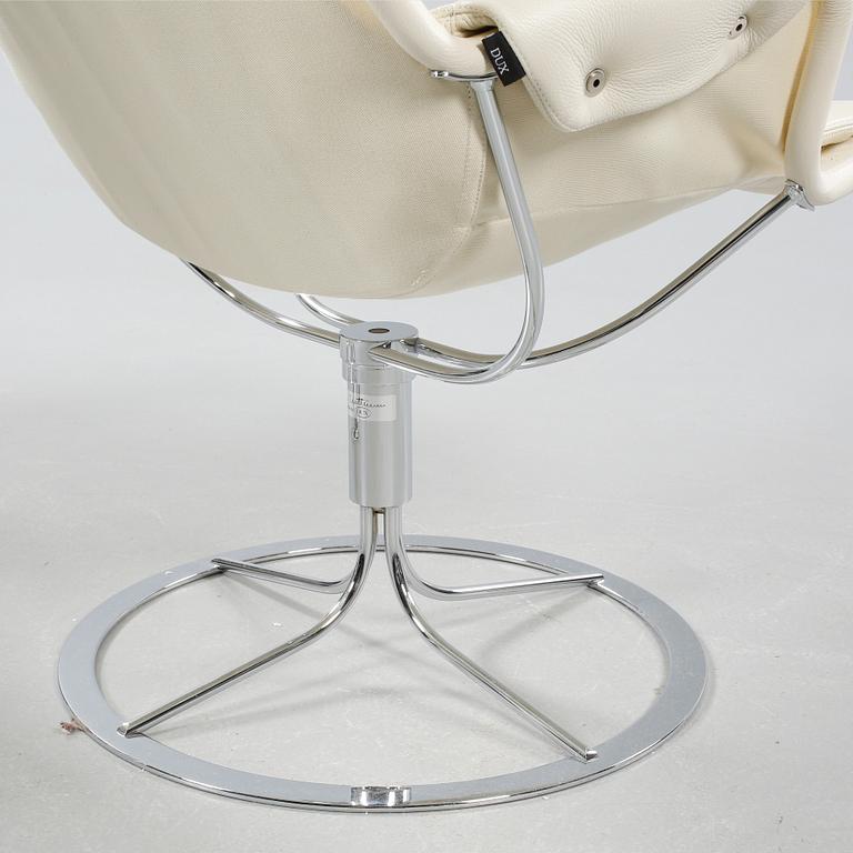 A pair of chairs, model Jetson, designed by Bruno Mathsson for Dux, made in the 21st century.