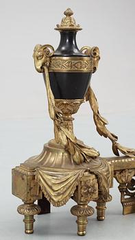 ELDHUNDAR, ett par. Louis XVI-stil, 1800-tal.