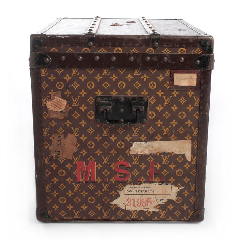 LOUIS VUITTON, a Monogram canvas trunk, early 20th century.