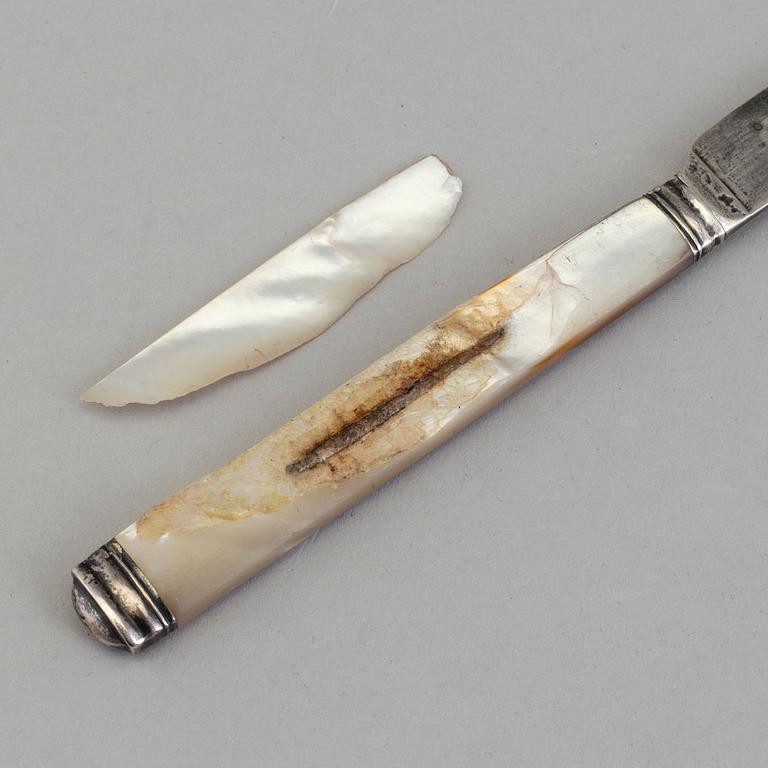 22 pieces silver and mother of pearl 1780s cuttlery, Stockholm and Paris.