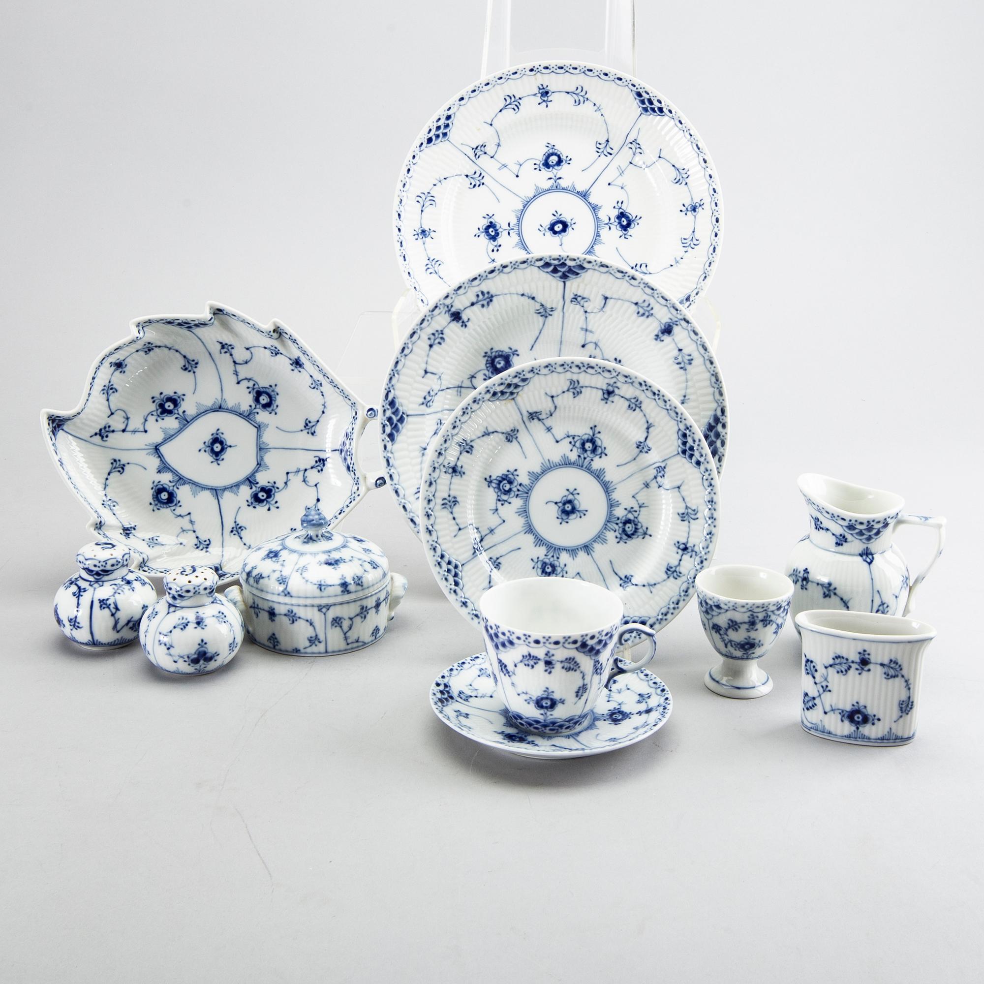 ROYAL COPENHAGEN, Mat- och kaffeservis 47 delar porslin "Musselmalet",  Danmark, 1900-talets andra hälft.