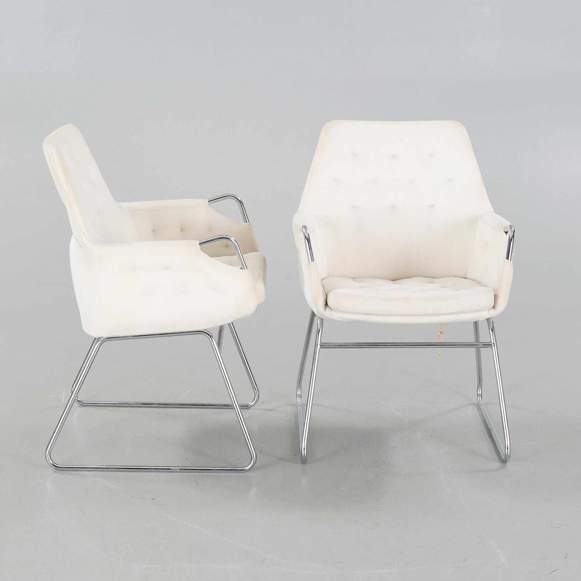 BRUNO MATHSSON, ett par karmstolar, "Mirja", Bruno Mathsson International, omkring år 2000.