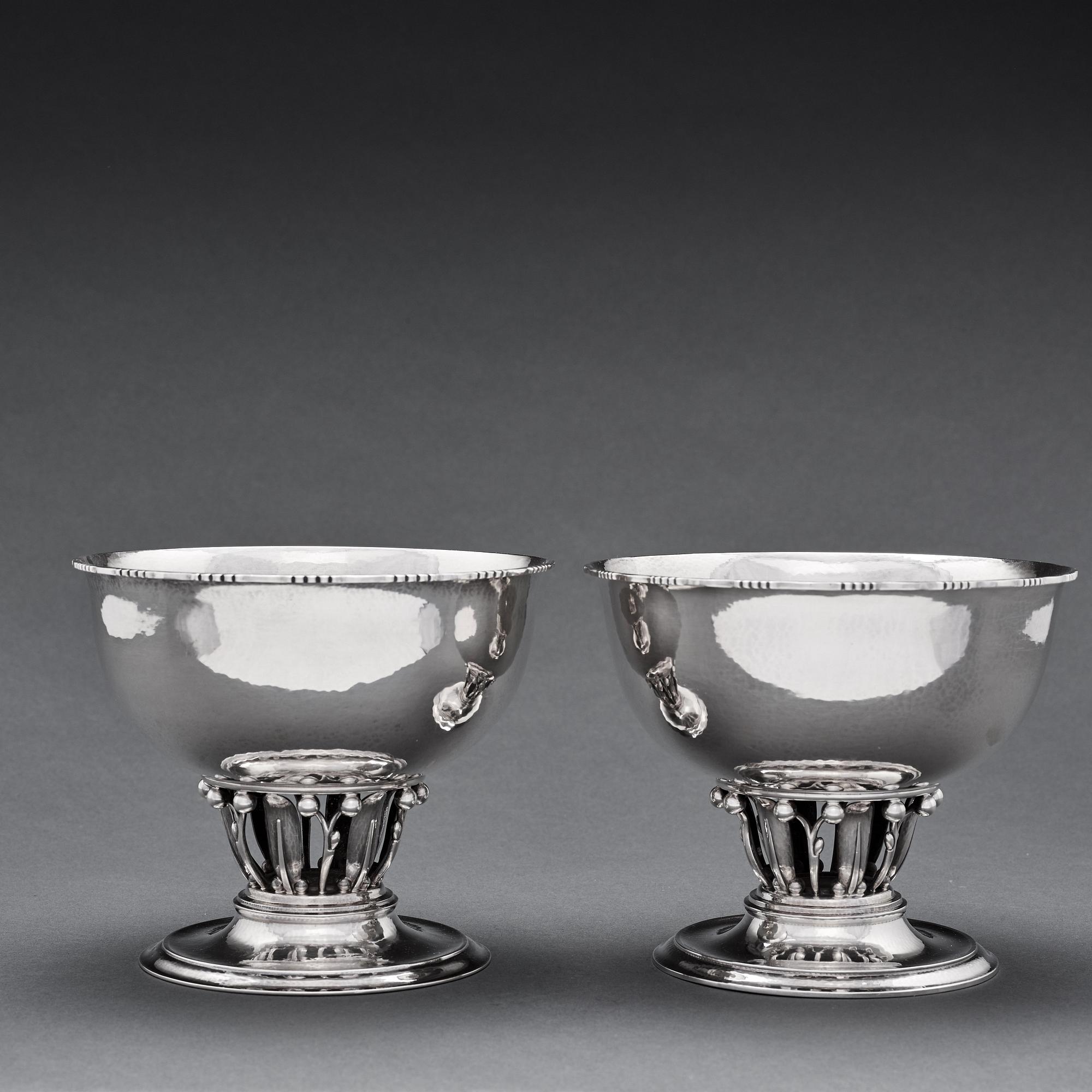 Georg Jensen, skålar 2 st, Köpenhamn  1915-1927 (otydligt), 830/1000 och 925/1000 silver, designnr 19 & 19A.