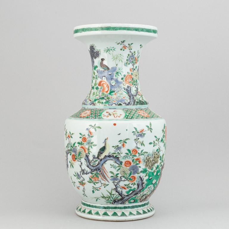 Vas, porslin, Qingdynastin, sent 1800-tal.