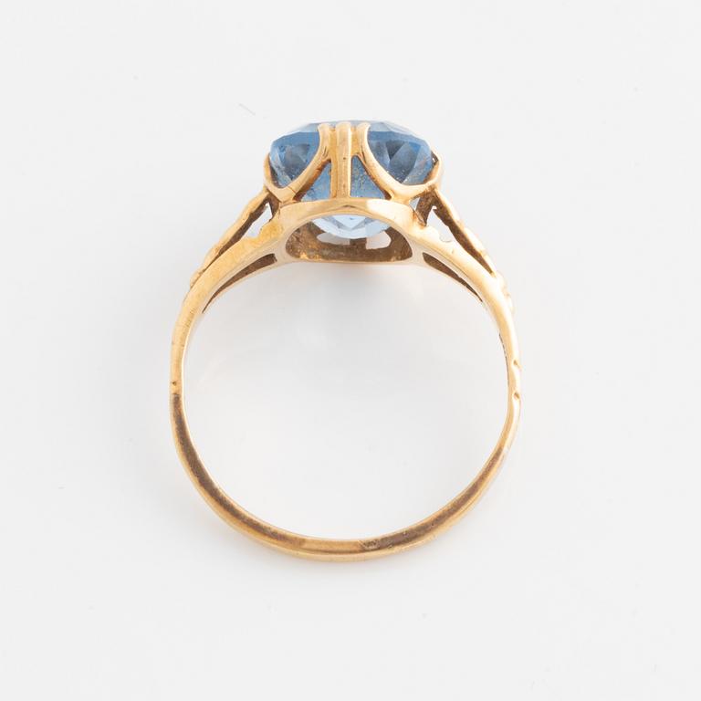 Ring, 18K gold with synthetic blue spinel.