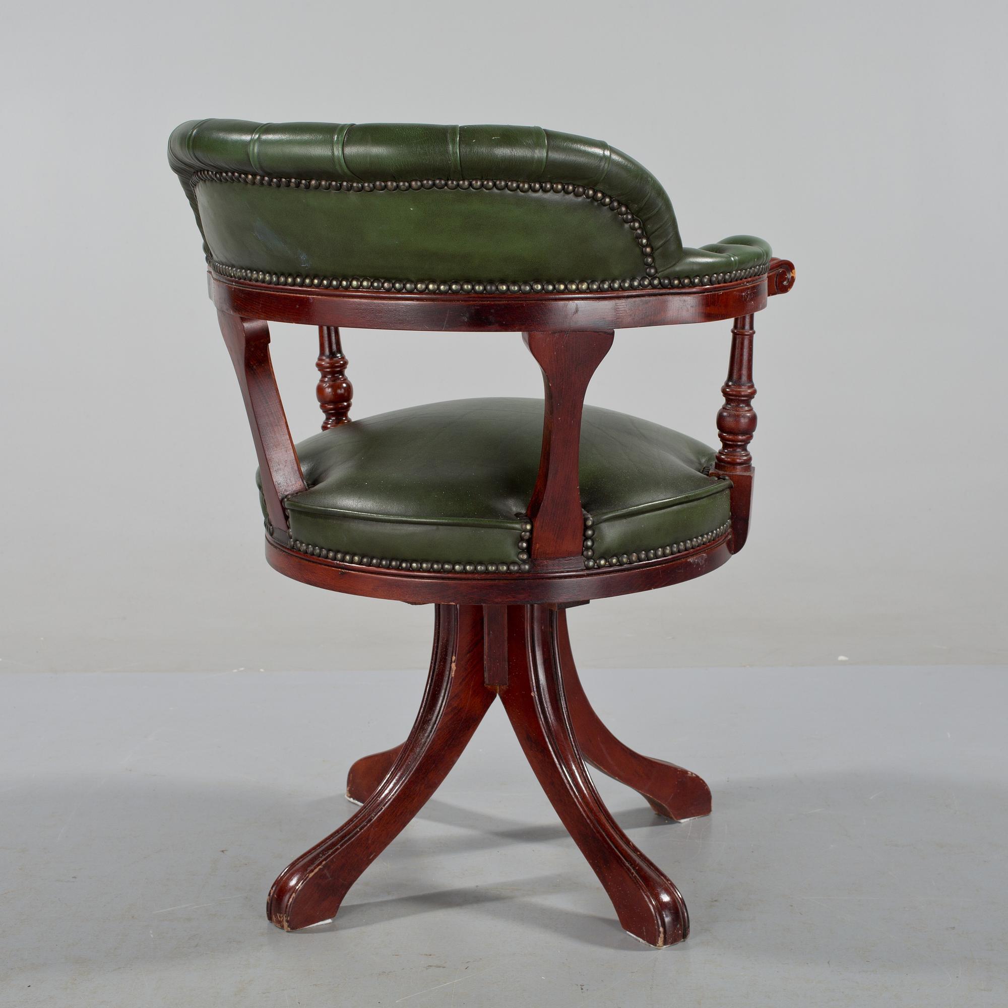 SKRIVBORDSSTOL, engelsk stil, 1900-talets andra hälft.