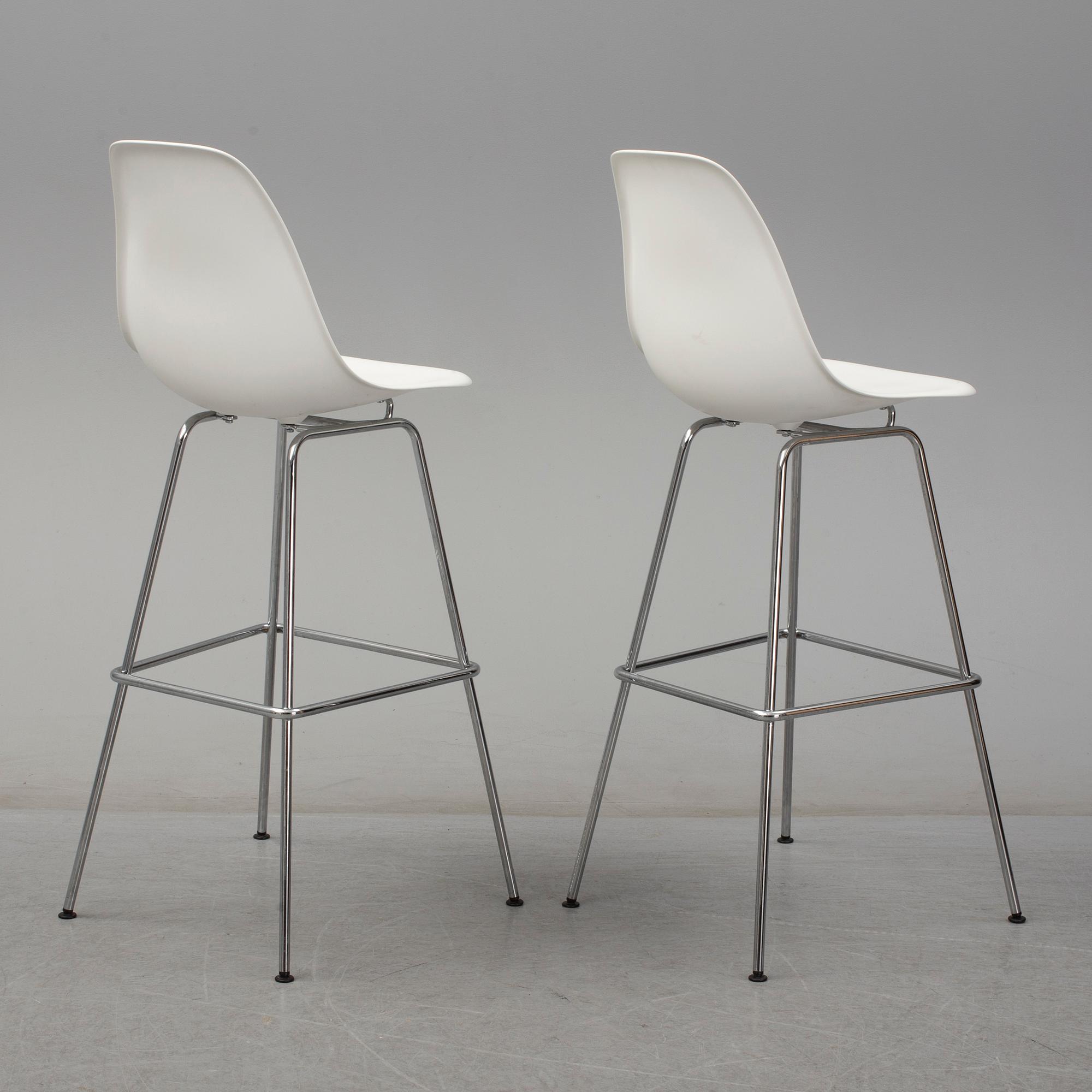 CHARLES & RAY EAMES, barstolar 
 5 st, "plastic chair", Vitra.