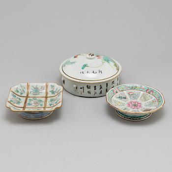 Two plates and a tureen, porcelain, China, Qing dynasty, later part of the 19th century.