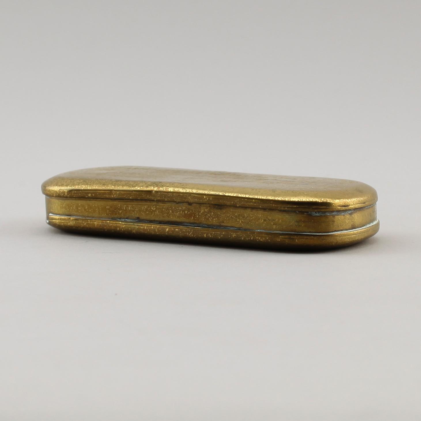 KALENDERDOSA, mässing, 1800-tal.