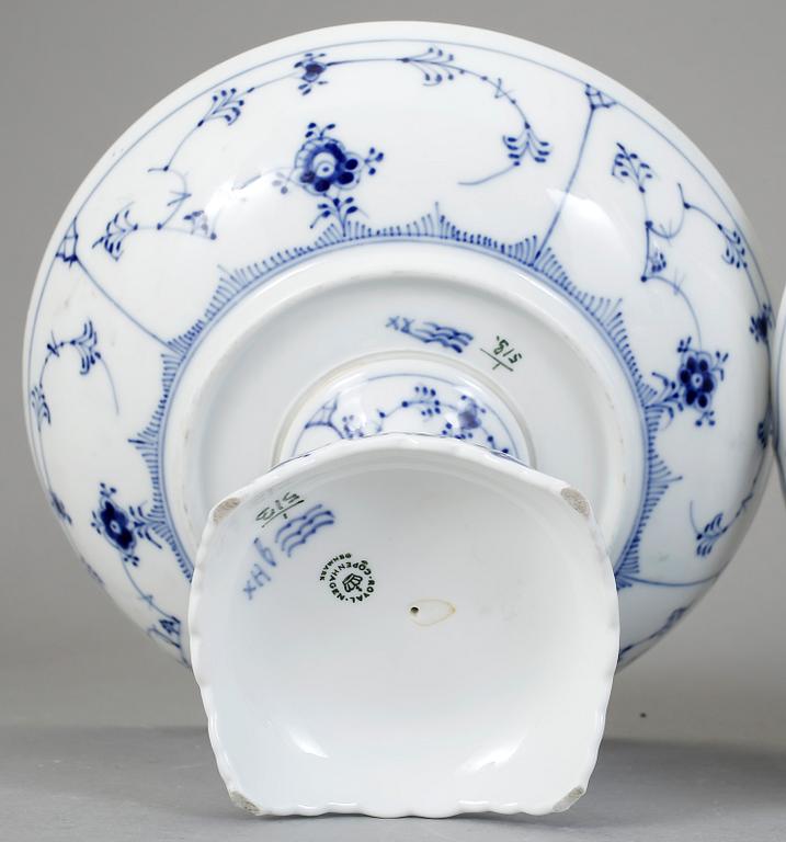 SKÅLAR PÅ FOT, "Musselmalet", Royal Copenhagen.