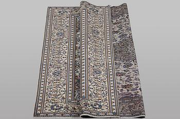 A carpet, Kashan, ca 326 x 257 cm.