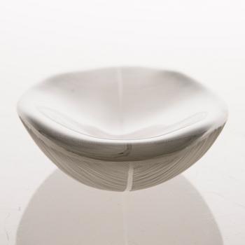 A Sulka (Feather) glass bowl signed Tapio Wirkkala, Iittala -58.