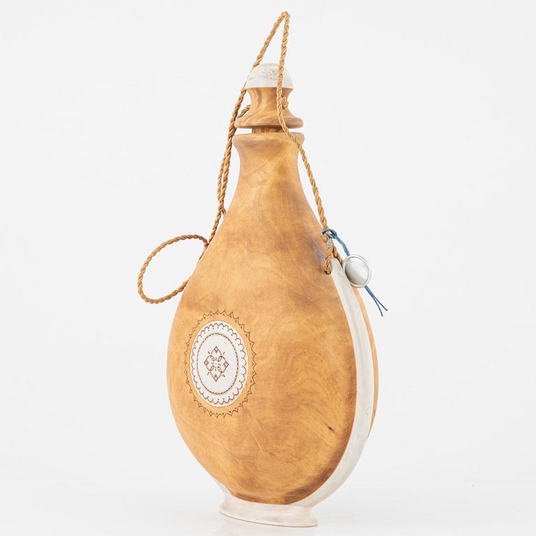 Anders Sunna,  a birch and reindeer horn flask.