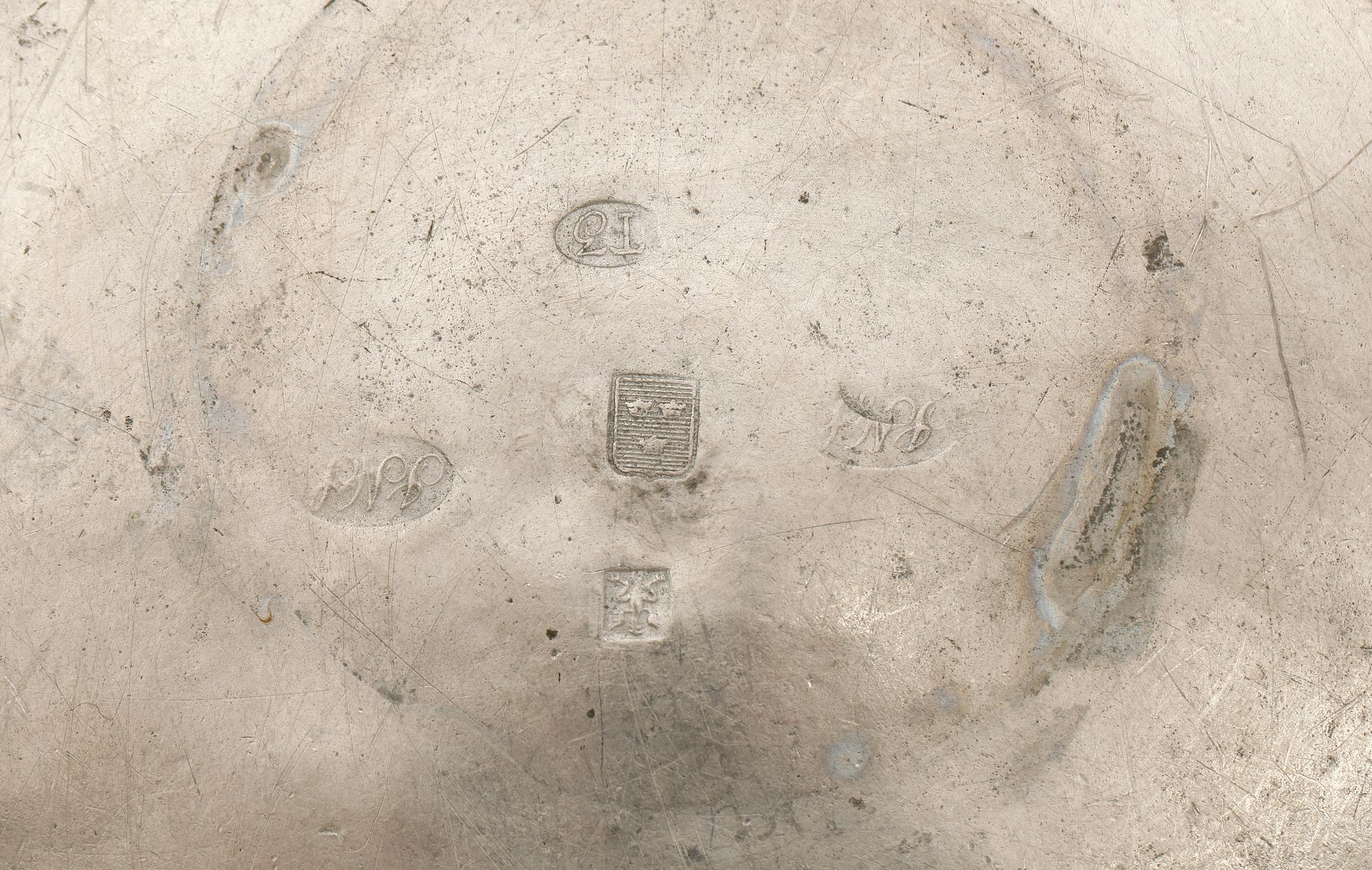 GRÖTSKÅL SAMT 2 BÄGARE, tenn, b.la. Johan Norström, Arboga 1825.