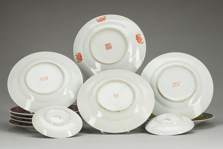 TALLRIKAR, 9+2 st. Porslin. Kina, 1900-tal.