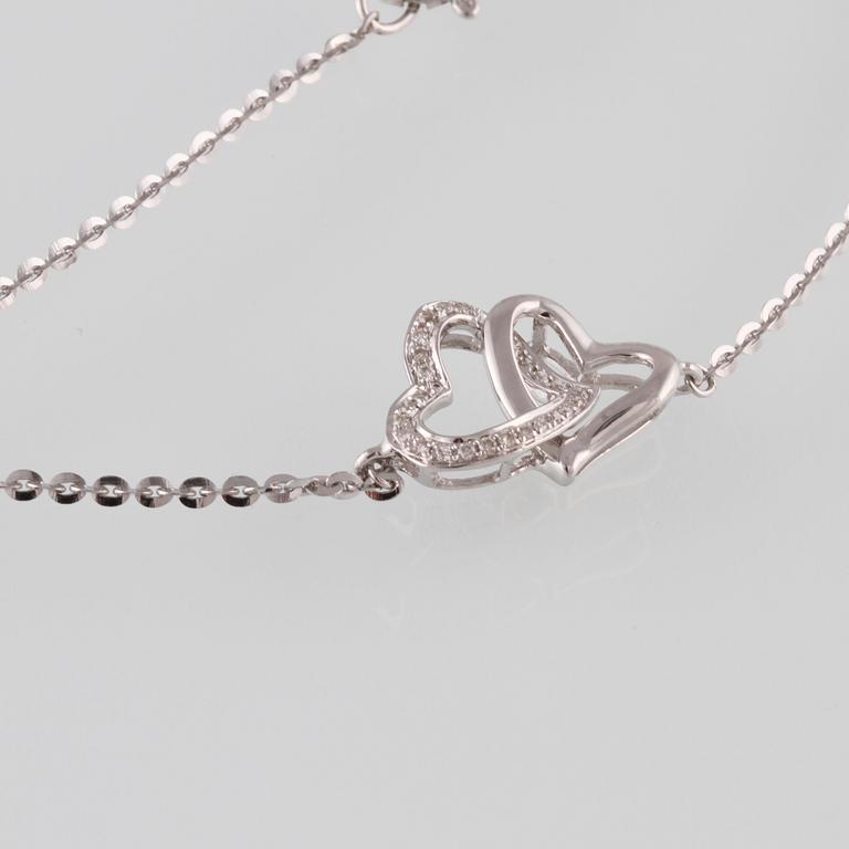 ARMBAND, 18K vitguld med briljantslipade diamanter ca 0.07 ct. Vikt 2,0 gram.