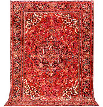 A Heris carpet, a. 295 x 207 cm.