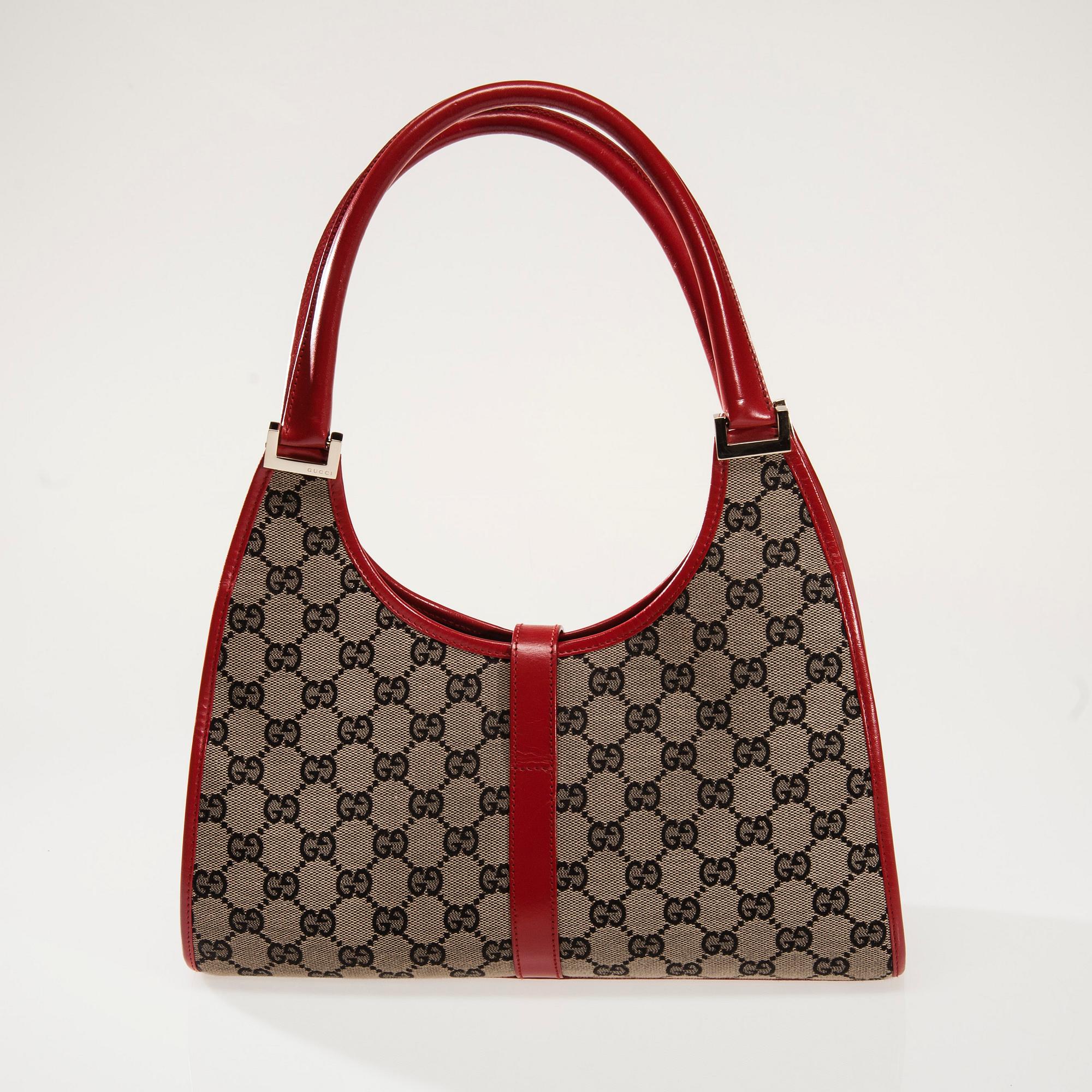 LAUKKU, Gucci.