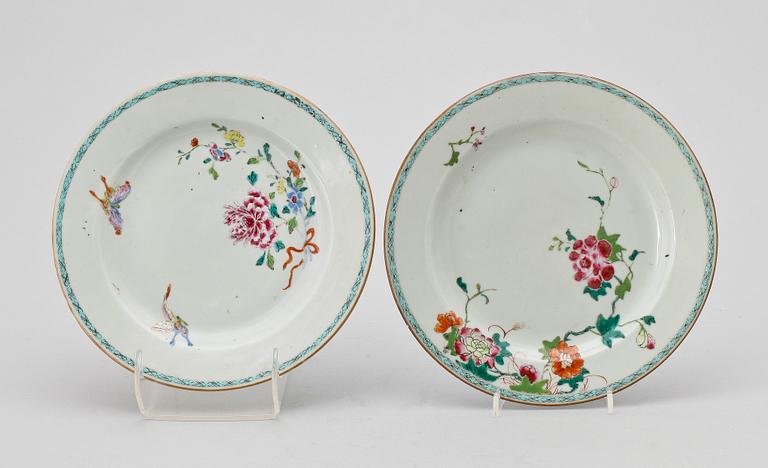 TALLRIKAR, 2 st, porslin, Kina, 1700-tal.