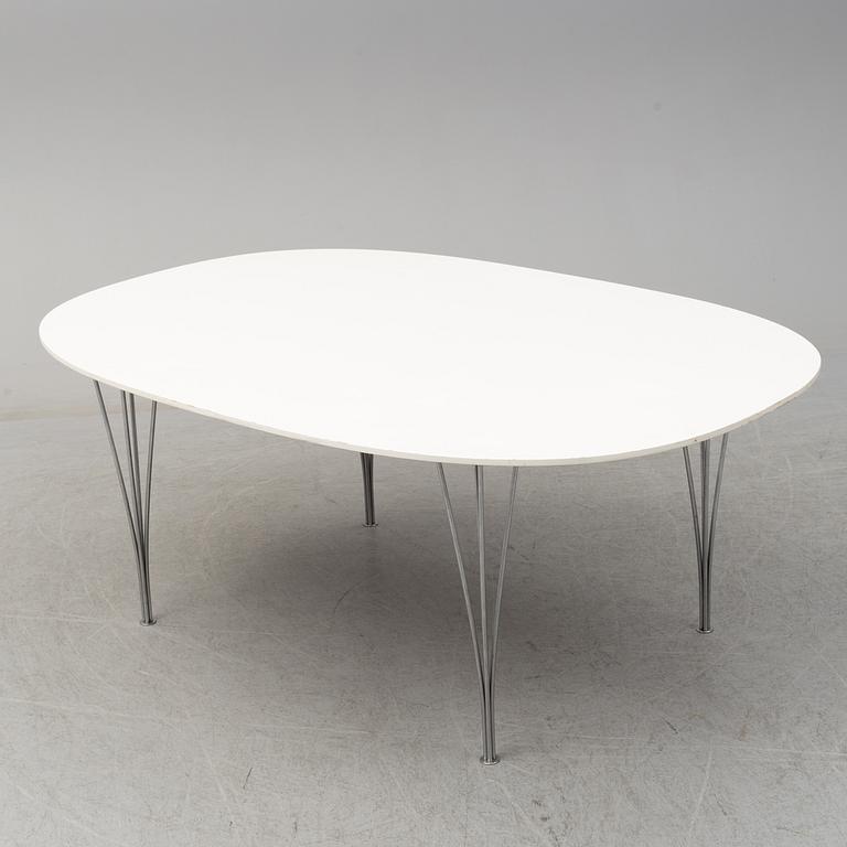 A 'Superellips' table by Bruno Mathsson and Piet Hein, Fritz Hansen, Denmark, 1900-talets andra hälft.