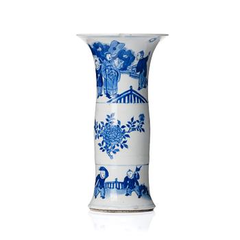 821. A Chinese blue and white trumpet vase, Qing dynasty, 19th Century.