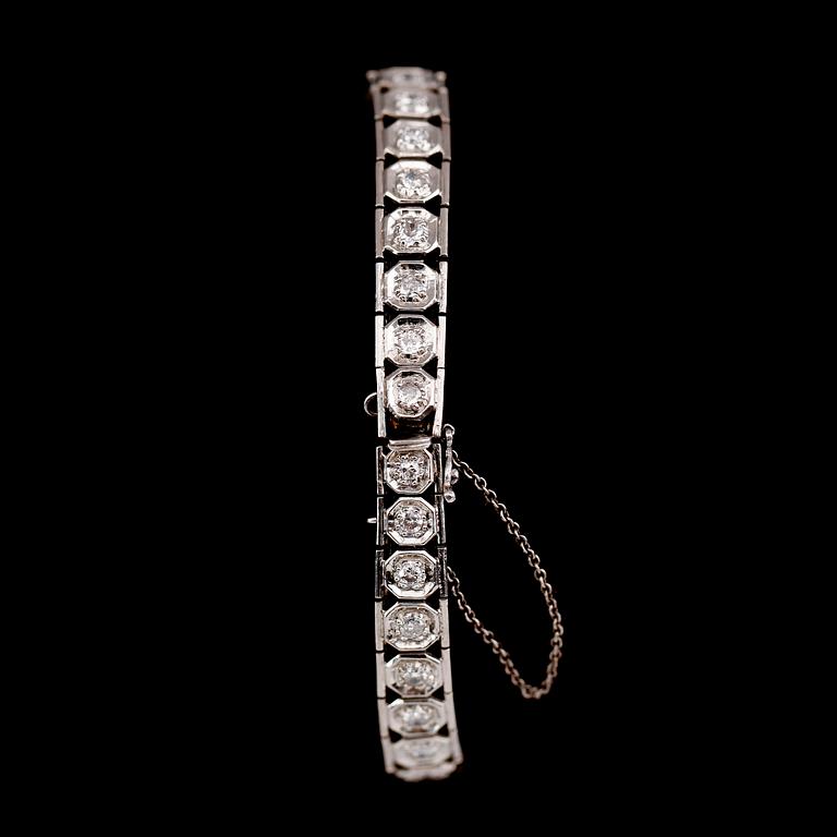 ARMBANDSUR, platina, diamanter tot ca 3,20 ct, tidigt 1900-tal.
