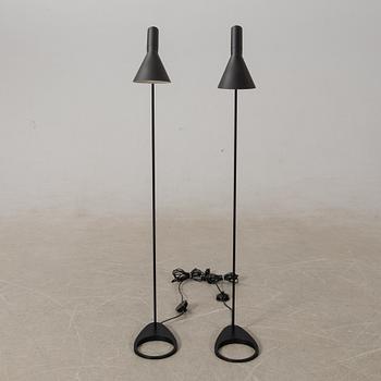Arne Jacobsen, golvlampor 1 par, "AJ" för Louis Poulsen, Danmark.