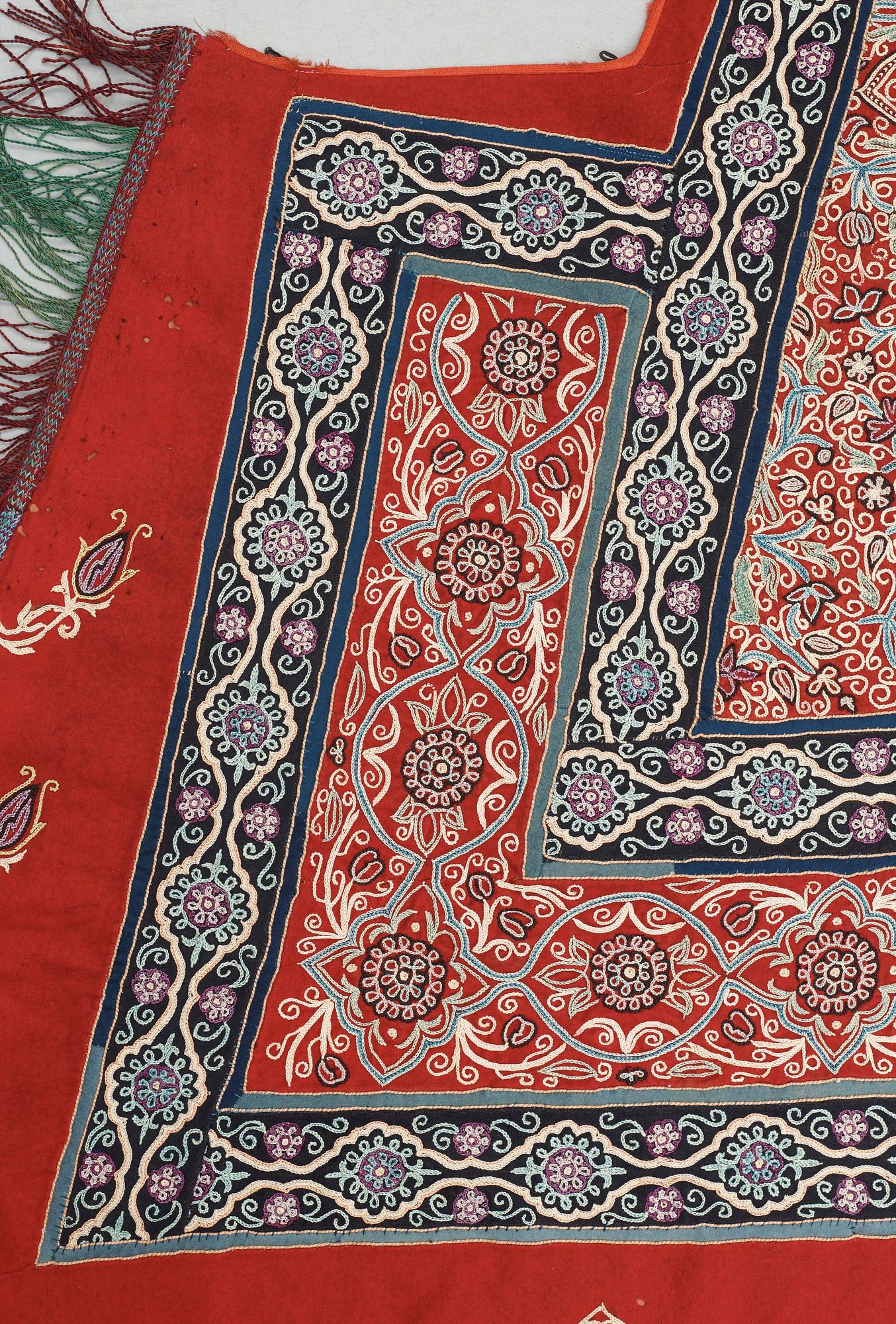 SEMI-ANTIQUE RASCHT HORSE COVER. 142,5 x 218 cm.