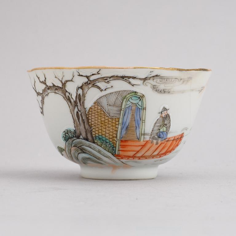 A Chinese porcelain bowl, Tongzhi (1862-1874).