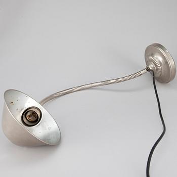 BORDSLAMPA, metall, 1900-talets första hälft.