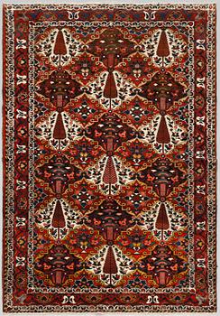 A semi-antique Baktiari rug, ca 217 x 152 cm.