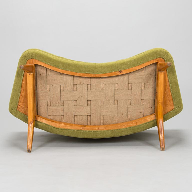 Carl Gustaf Hiort af Ornäs, sohva, "Kim", Puunveisto Oy - Träsnideri Ab, 1940-luvun puoliväli.