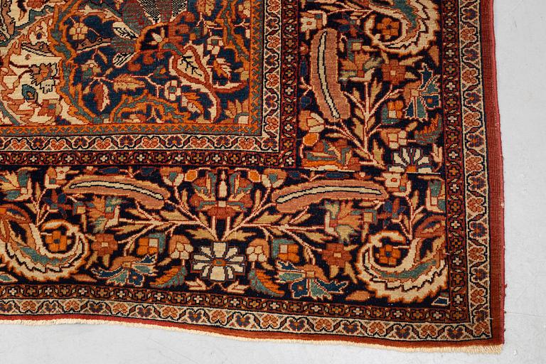 Matto, antique Sarouk, ca 421-428 x 316-324,5 cm.