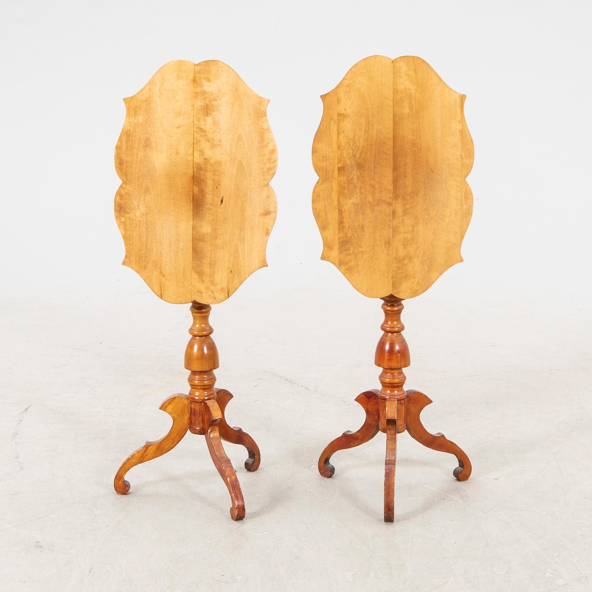 A pair of Swedish drop leafe tables 19th century.