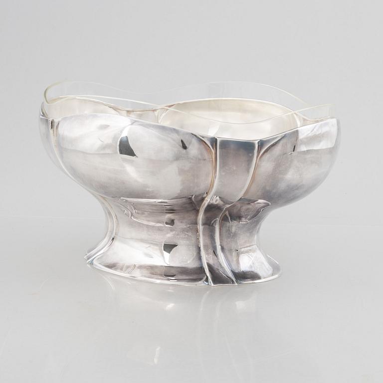A Swedish Silver Art Nouveau Jardinière, mark of CG Hallberg, Stockholm 1916.