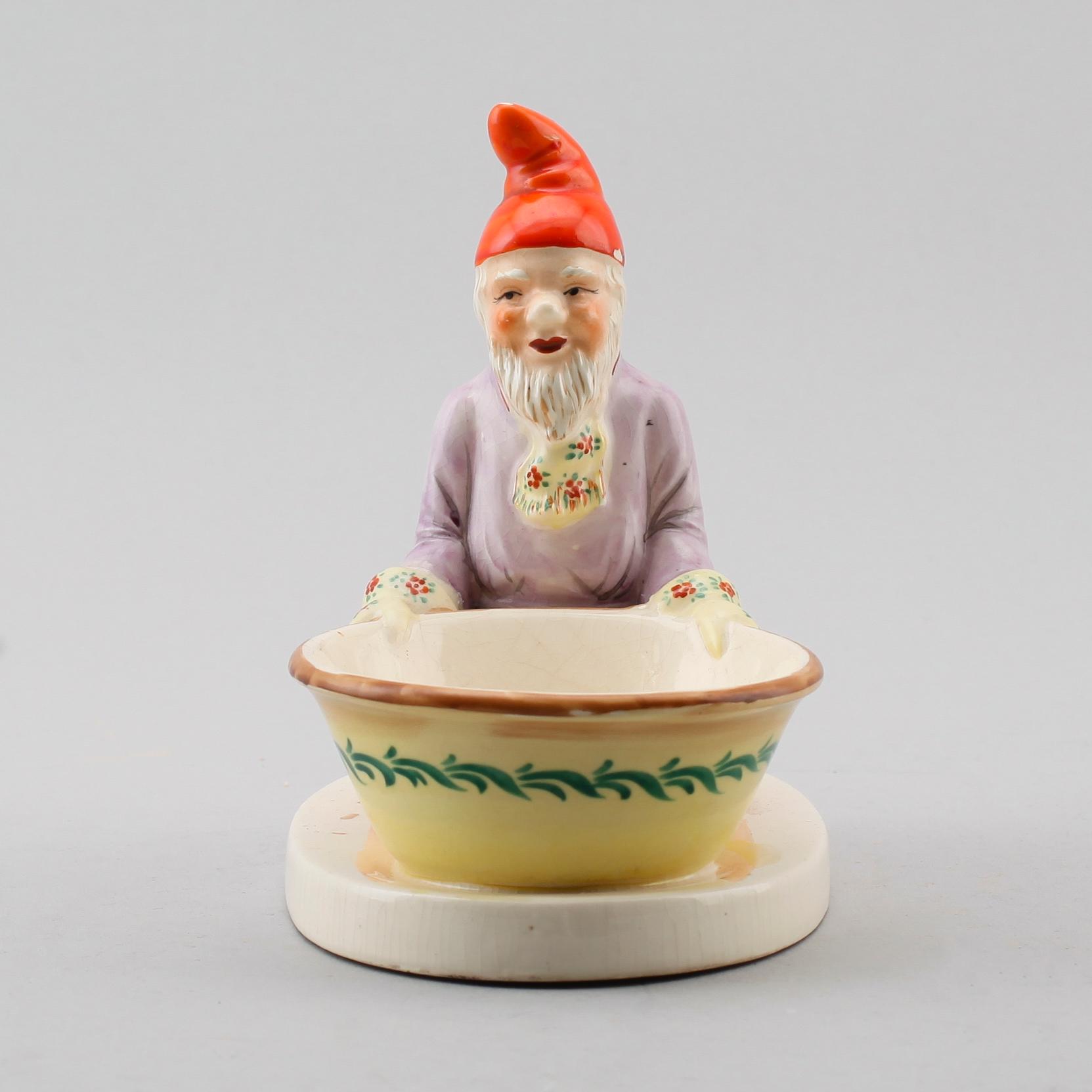 TOMTESKÅL, porslin, 1900-talets första hälft.