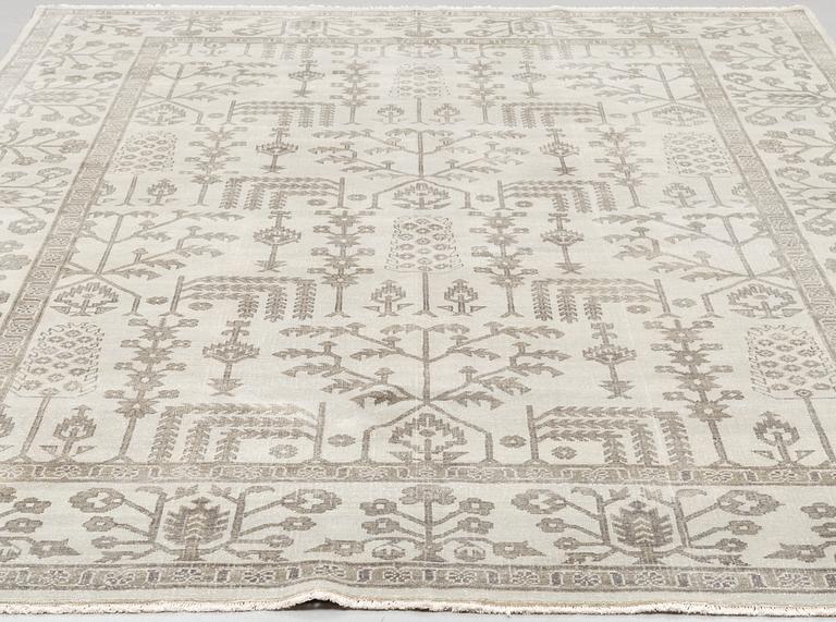 An oriental carpet, ca 364 x 273 cm.