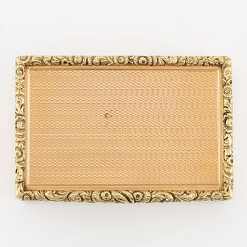 An european 14 carat gold box 'deux couleur', unmarked, probably Central Europe 19th century.